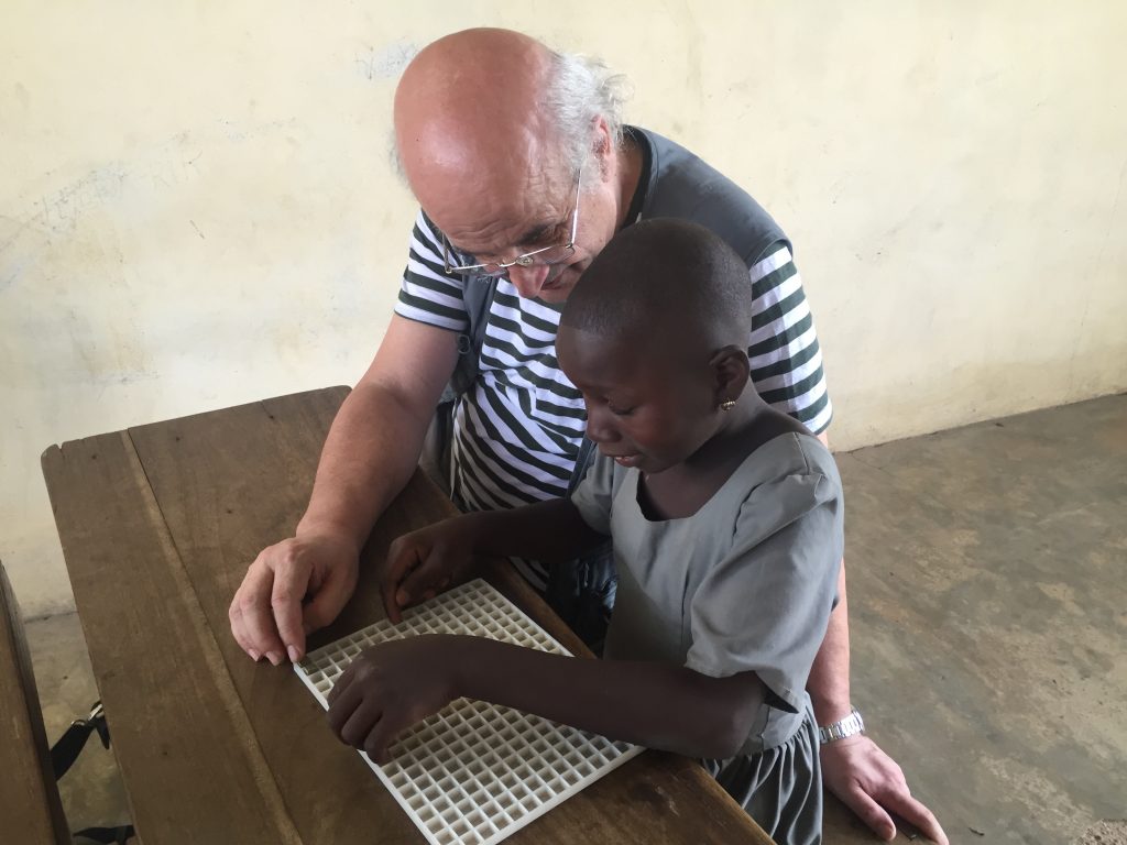 Con una bambina cieca nella scuola di Kara - Aprile 2018